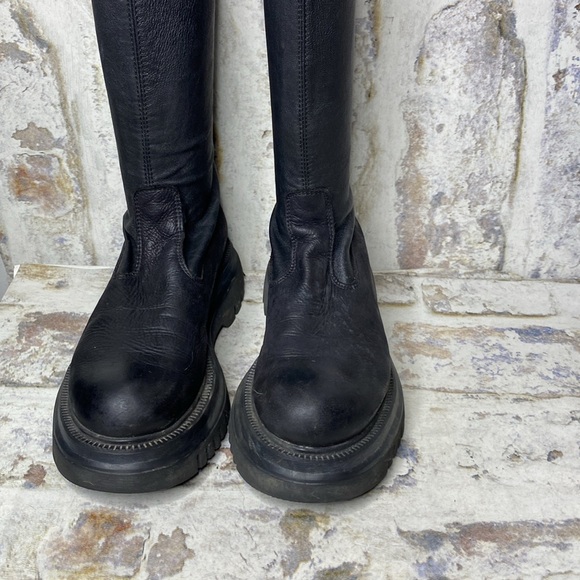 Lofina stretch leather - lug sole tall boot - Picture 4 of 10